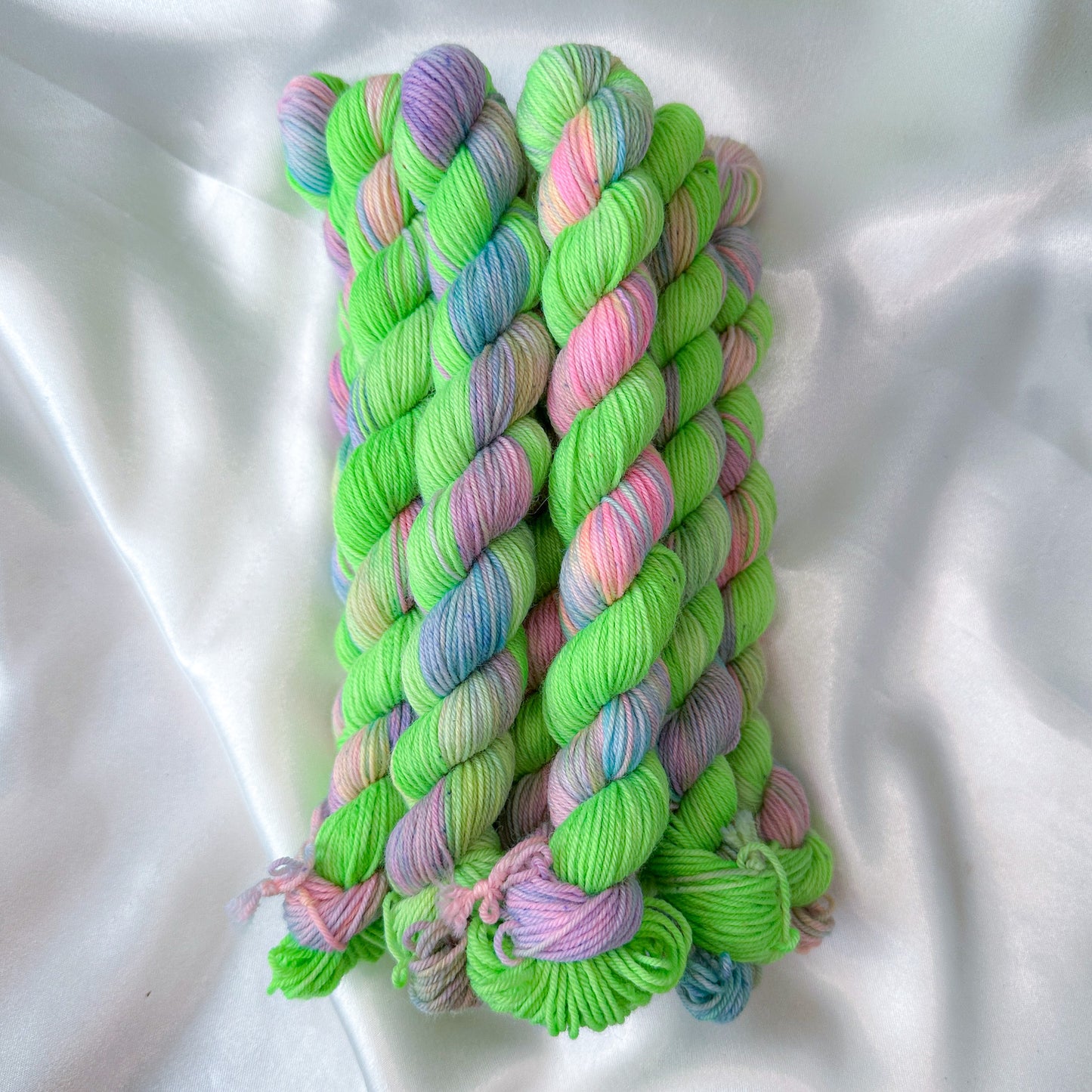 Merino Fingering Mini - Praying Mantis