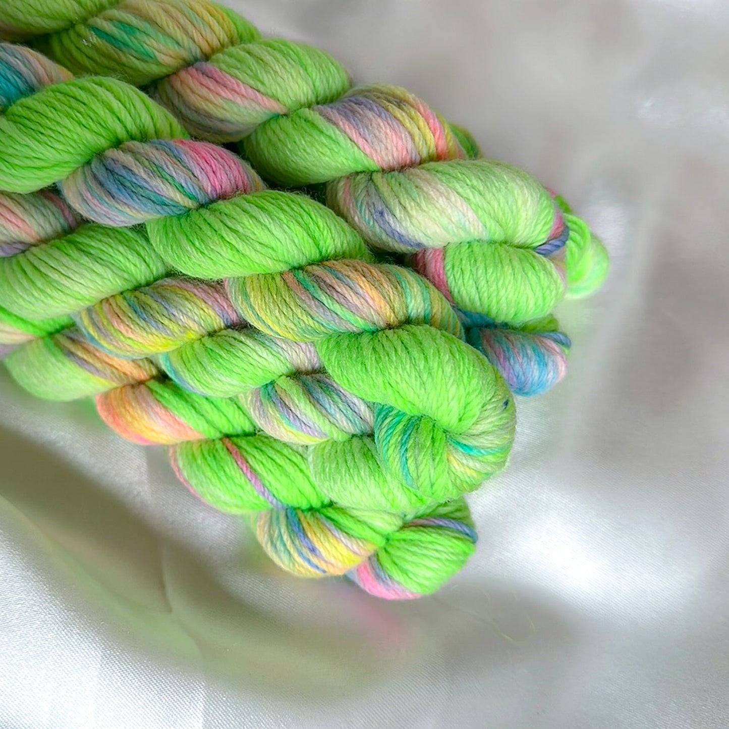 Merino DK Mini - Praying Mantis