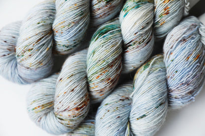 Merino Single Smoke yarn detail