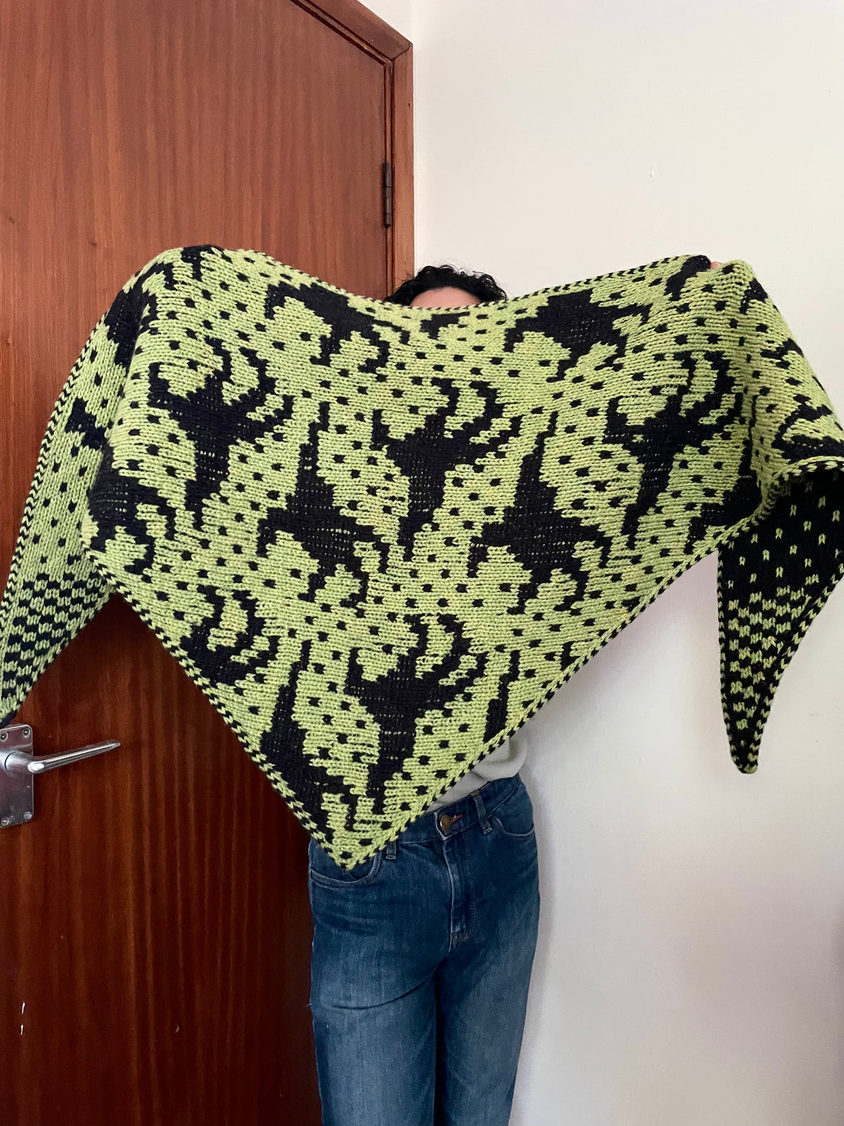 Slasher Triangle Scarf: Poltergeist Edition
