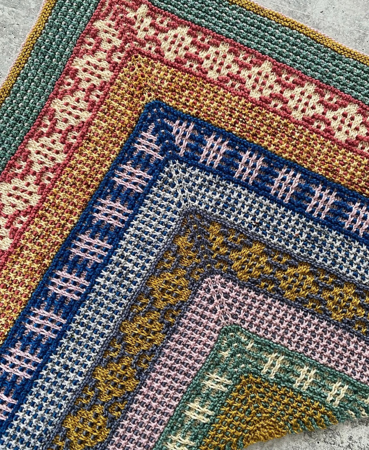 Florence Spurling - Gwen Mini Shawl Kit  - Ember Twist Minis