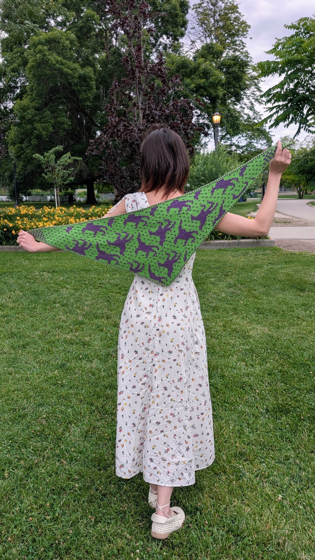 Slasher Triangle Scarf: Poltergeist Edition